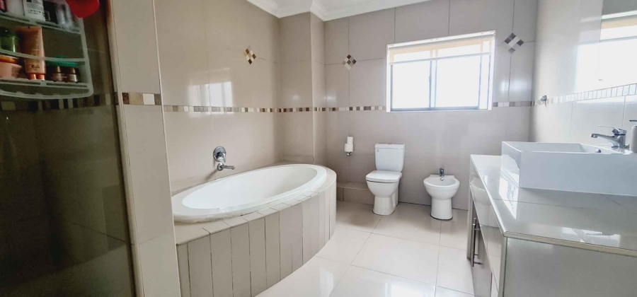 5 Bedroom Property for Sale in Baronetcy Estate Western Cape